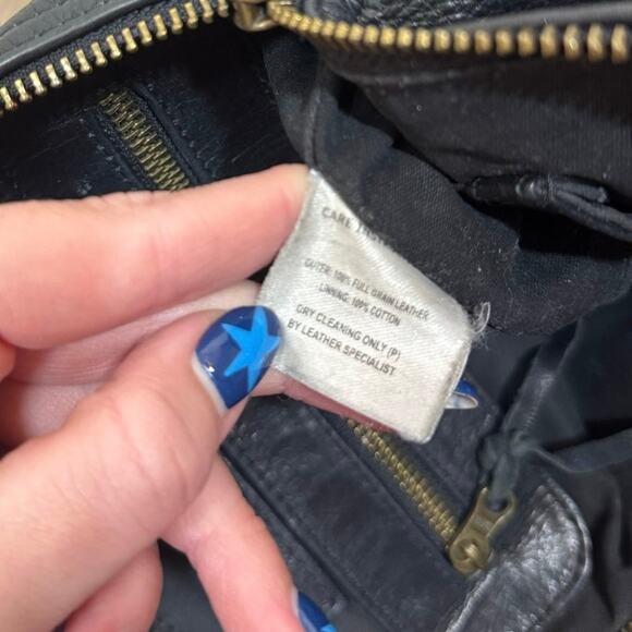 Wanderers Travel Co Banff Crossbody Bag Black Pebbled Leather - Picture 10 of 13